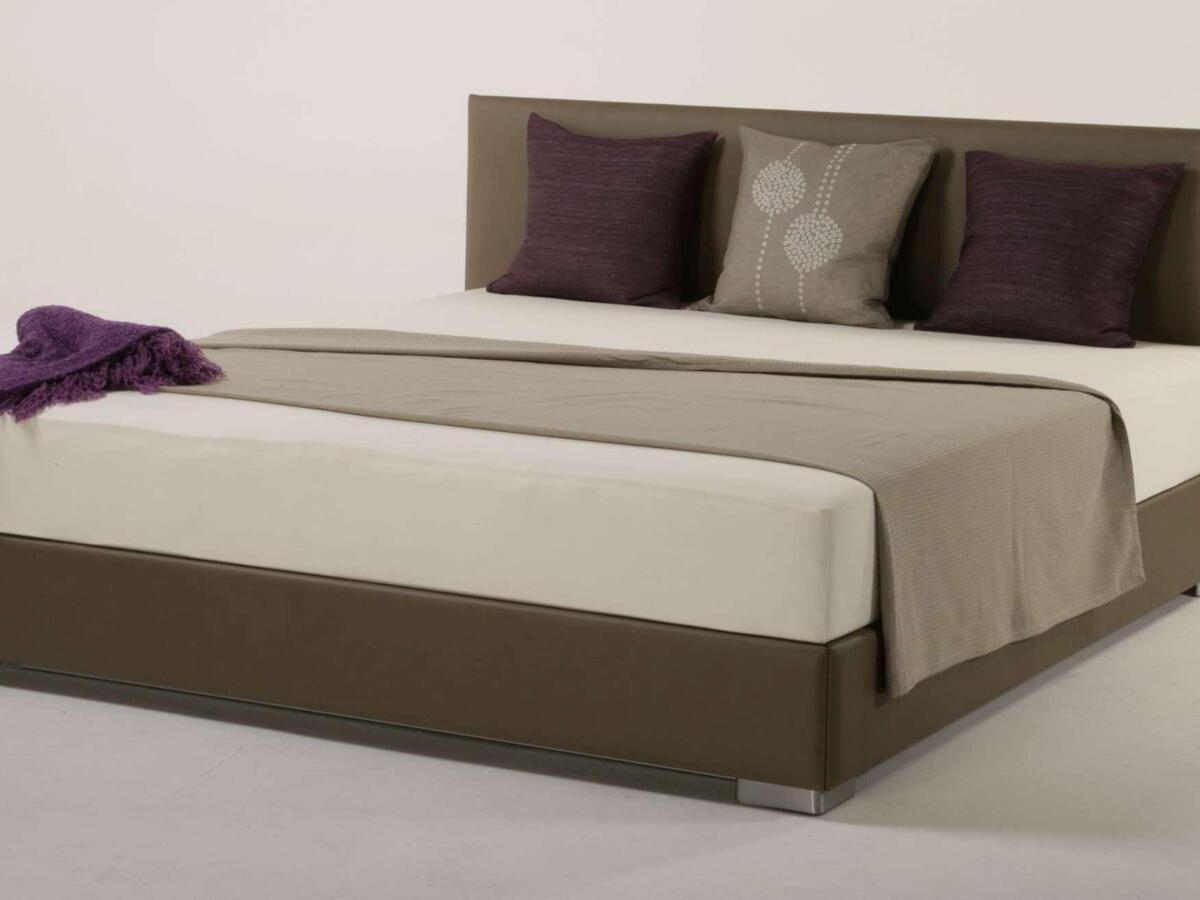 Bodyform_HighLine_Triplex_mit_Kopfteil_Beach_und_Aquabox_HighLine_Triplex.jpg